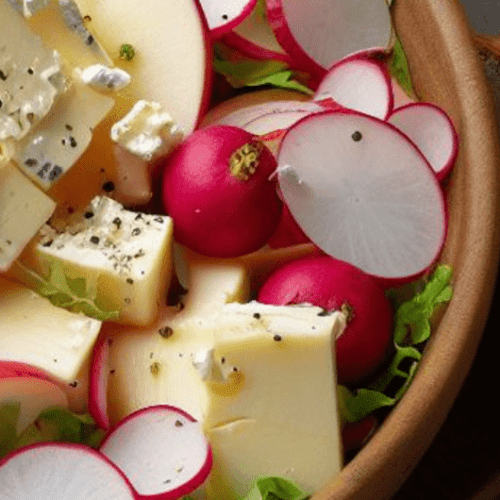Handkäs Salat mit Apfel und Radieschen